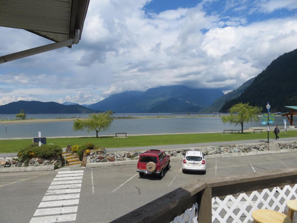 Harrison Village Motel Harrison Hot Springs Ngoại thất bức ảnh