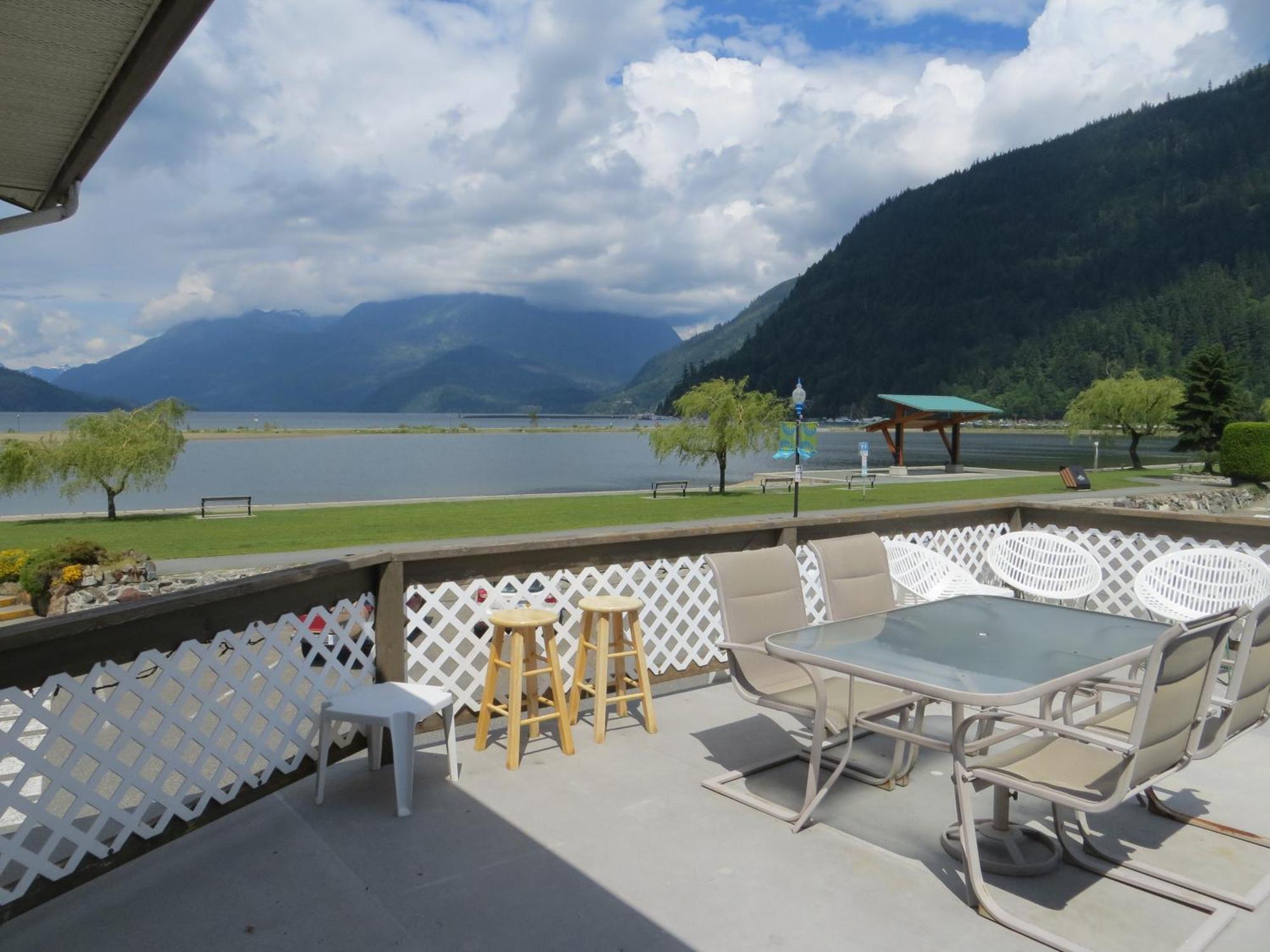 Harrison Village Motel Harrison Hot Springs Ngoại thất bức ảnh
