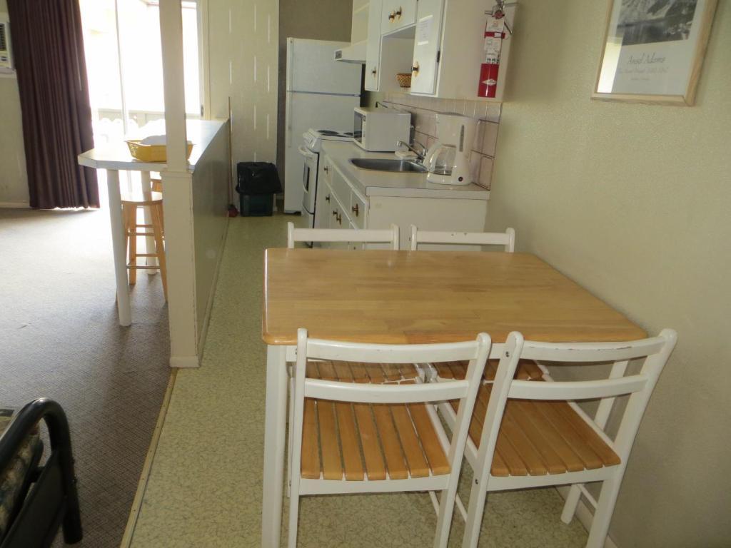 Harrison Village Motel Harrison Hot Springs Phòng bức ảnh